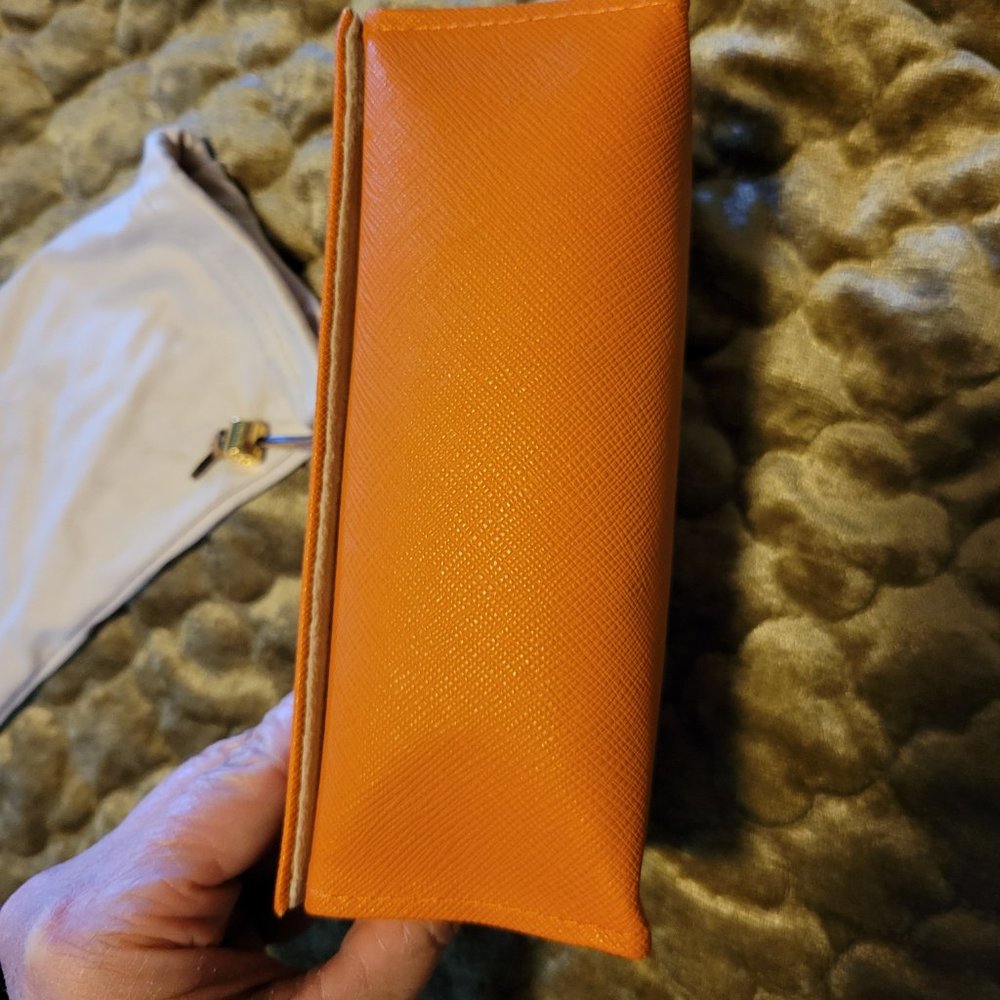Tory Burch Saffiano Orange Sunglass Case 🍊 - Picture 5 of 7
